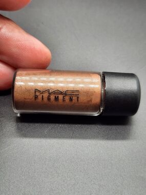 MAC Cosmetics Loose Eyeshadow Pigment - "Most Darling"